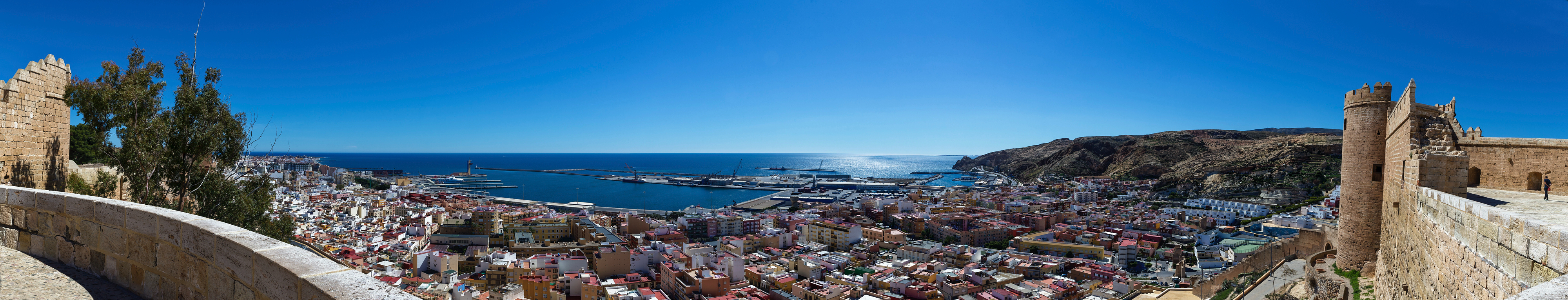 La ville d'Alicante du haut du château Santa Bárbara